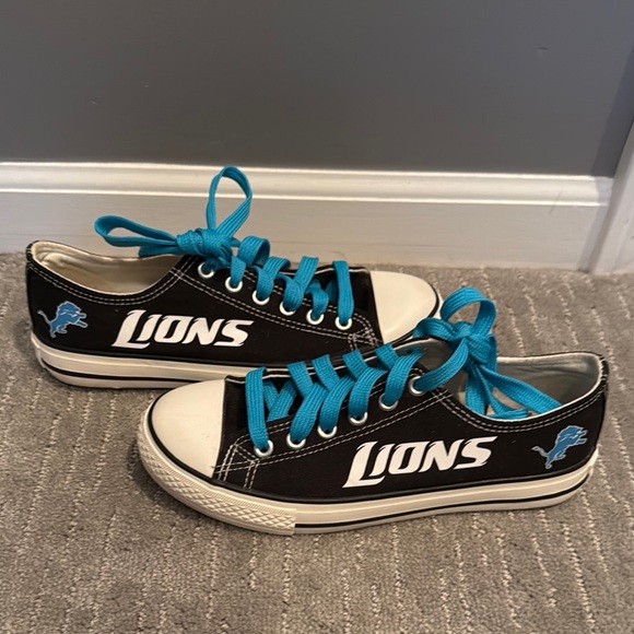 Detroit Lions Black and Blue Lace-Up Sneaker - Picture 2 of 6